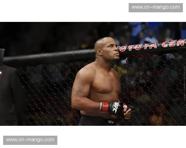 宿命的终章：骨头vs科米尔，那场撕碎灵魂的八角笼战争